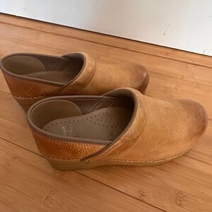 Dansko Honey Distressed Clog - Professional